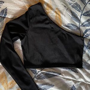 💚3/$20💚 One sleeve black crop top
